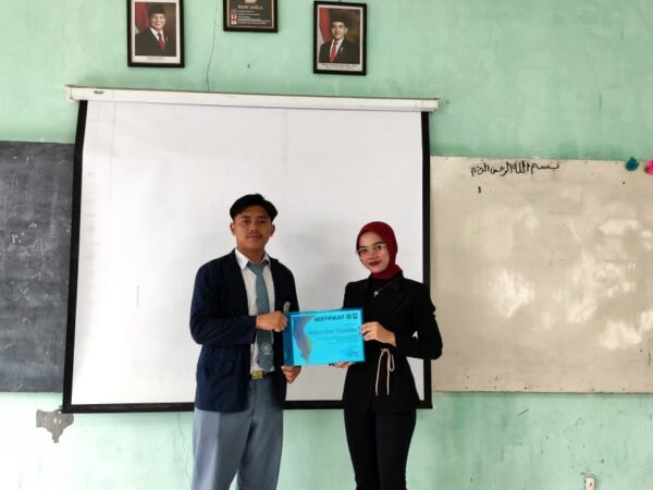 Workshop Pelatihan Public Speaking OSIS SMA Maarif Lawang dari Universitas Insan Budi Utomo